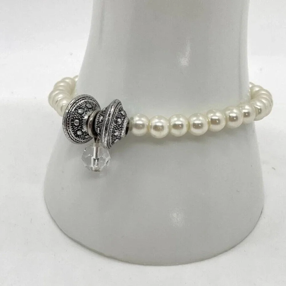 Elegant Faux Pearl Stretch Bracelet with Decorative‎ Silver Tone Bead & Clear